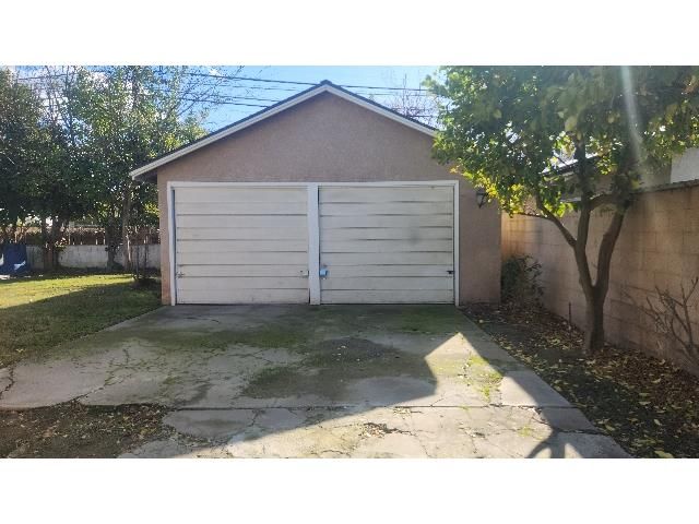 718 E Clinton Avenue, Fresno, CA 93704