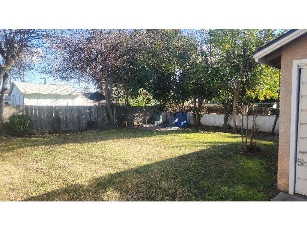 Image 20 of property listing at 718 E Clinton Avenue, Fresno, CA 93704