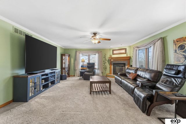 204 Hillcrest Avenue, Bellevue, NE 68005