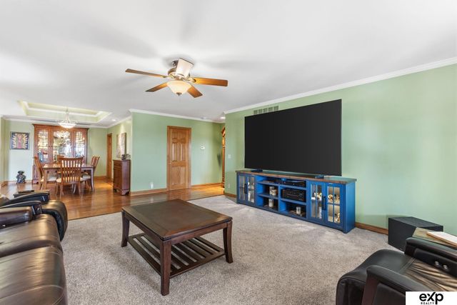204 Hillcrest Avenue, Bellevue, NE 68005