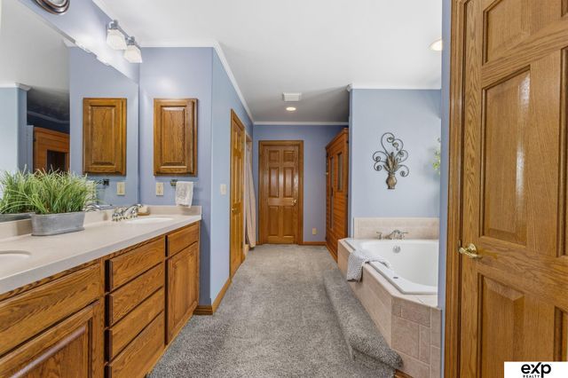 204 Hillcrest Avenue, Bellevue, NE 68005