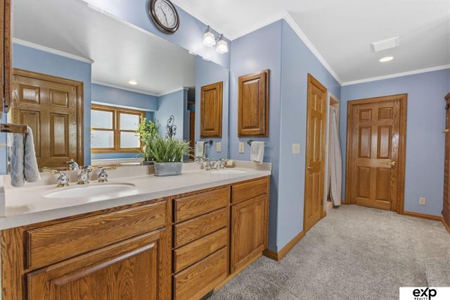 204 Hillcrest Avenue, Bellevue, NE 68005
