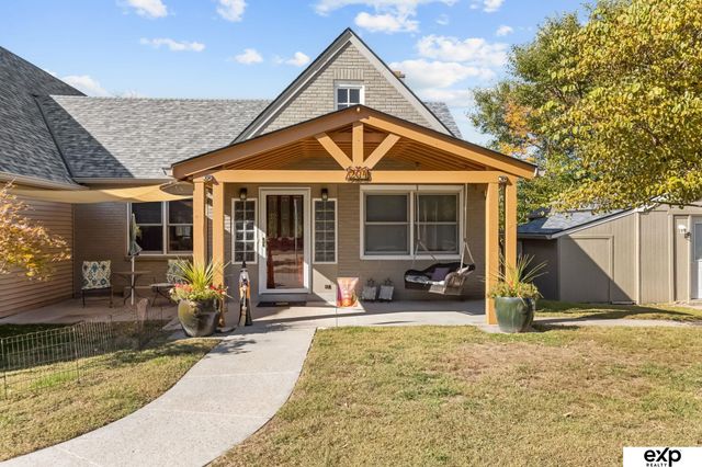204 Hillcrest Avenue, Bellevue, NE 68005