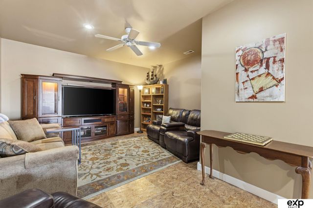 204 Hillcrest Avenue, Bellevue, NE 68005