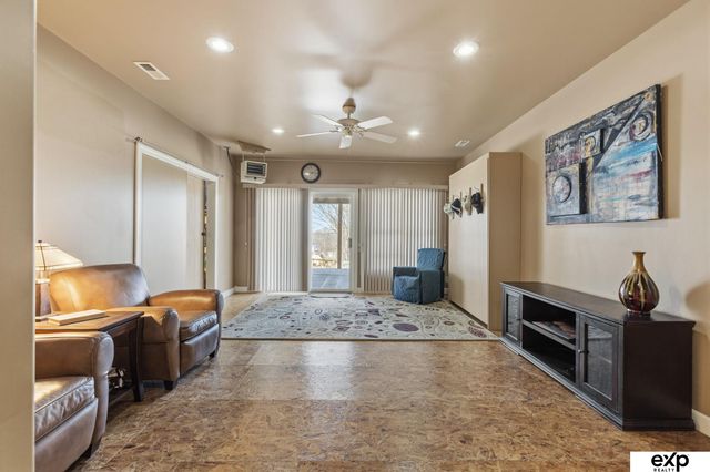 204 Hillcrest Avenue, Bellevue, NE 68005