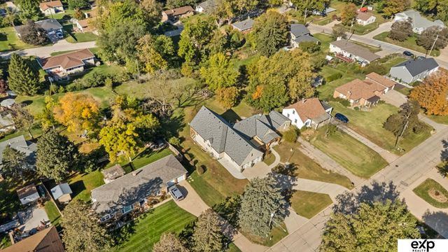 204 Hillcrest Avenue, Bellevue, NE 68005