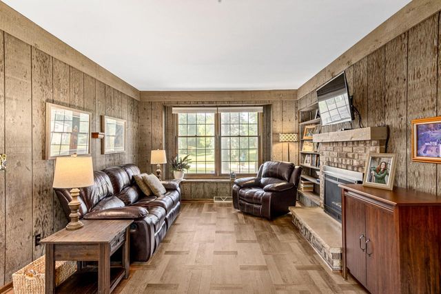 S74W26260 Green Mountain DRIVE, Waukesha, WI 53189