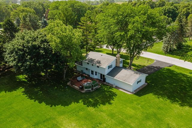 S74W26260 Green Mountain DRIVE, Waukesha, WI 53189