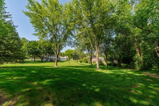 S74W26260 Green Mountain DRIVE, Waukesha, WI 53189