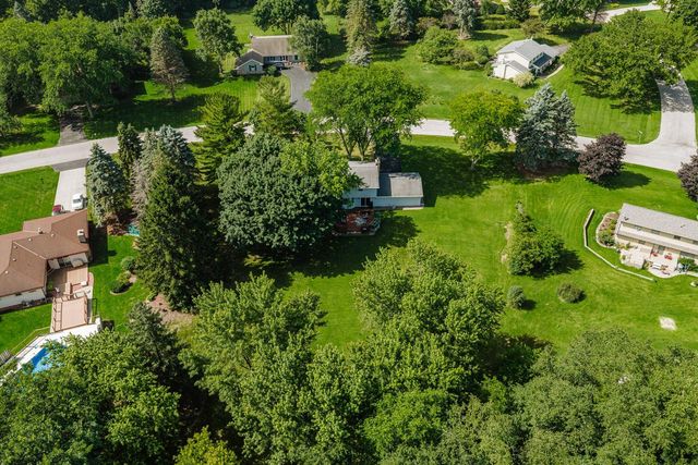 S74W26260 Green Mountain DRIVE, Waukesha, WI 53189