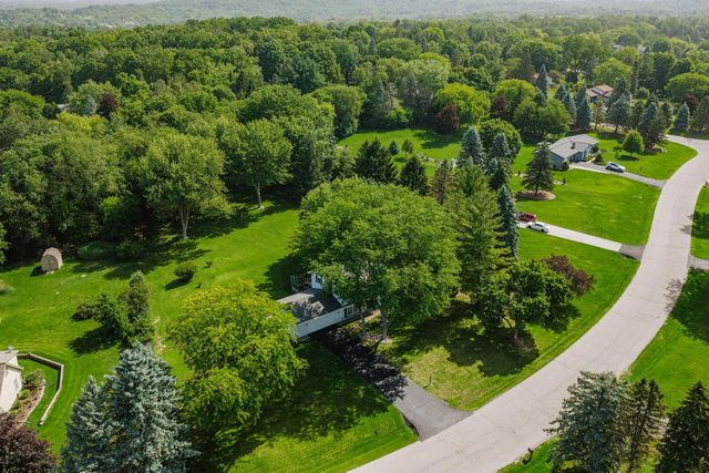 S74W26260 Green Mountain DRIVE, Waukesha, WI 53189