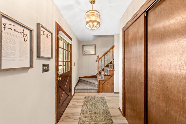 S74W26260 Green Mountain DRIVE, Waukesha, WI 53189