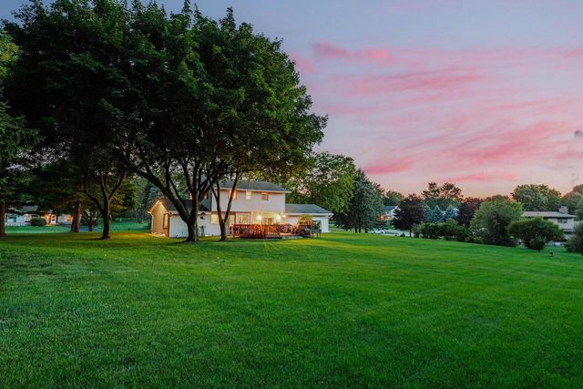 S74W26260 Green Mountain DRIVE, Waukesha, WI 53189