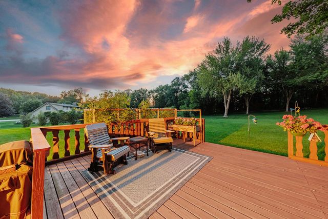 S74W26260 Green Mountain DRIVE, Waukesha, WI 53189