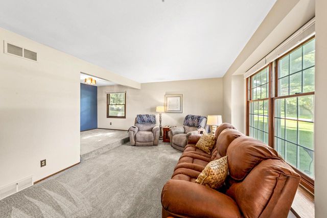 S74W26260 Green Mountain DRIVE, Waukesha, WI 53189