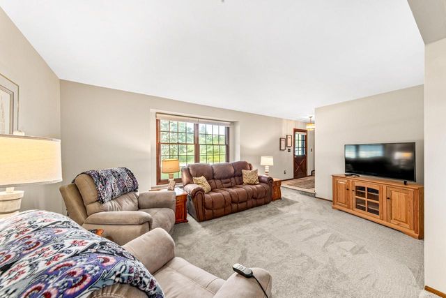 S74W26260 Green Mountain DRIVE, Waukesha, WI 53189