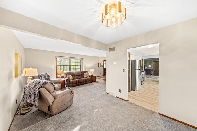 S74W26260 Green Mountain DRIVE, Waukesha, WI 53189