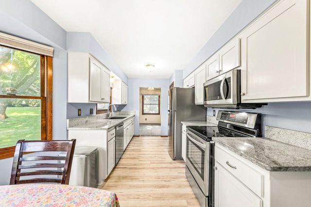 S74W26260 Green Mountain DRIVE, Waukesha, WI 53189