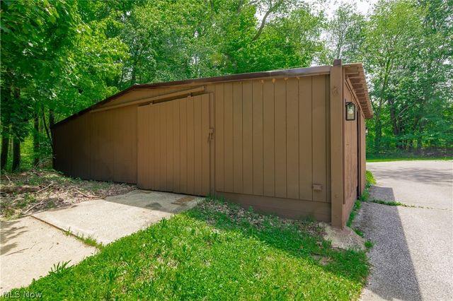 12133 Snow Road, Burton, OH 44021