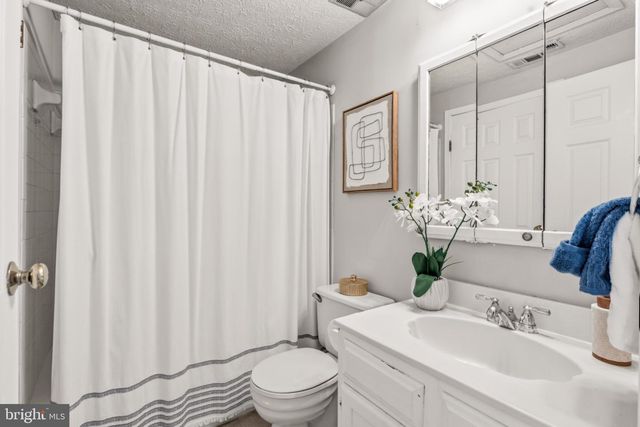 1657 FIELDTHORN DR, Reston, VA 20194