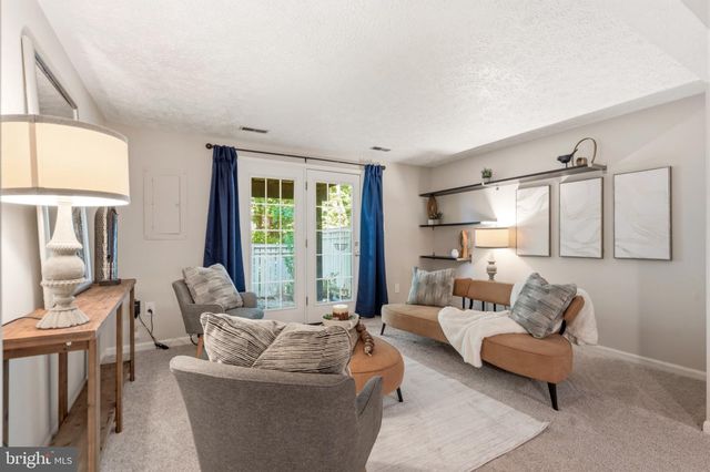 1657 FIELDTHORN DR, Reston, VA 20194