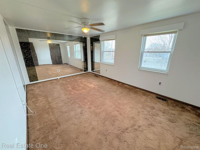16 GREENWOODE Lane, Pontiac, MI 48340