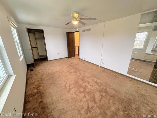 16 GREENWOODE Lane, Pontiac, MI 48340