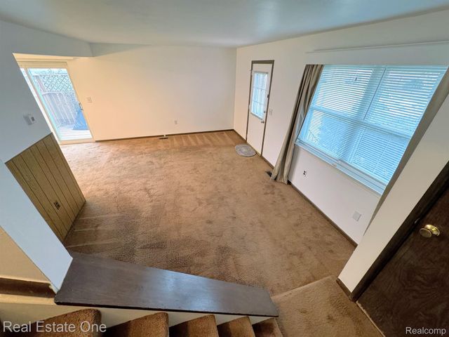 16 GREENWOODE Lane, Pontiac, MI 48340