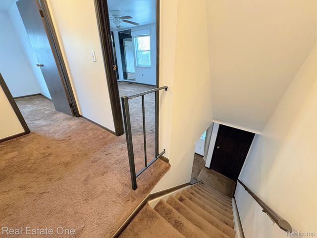 16 GREENWOODE Lane, Pontiac, MI 48340