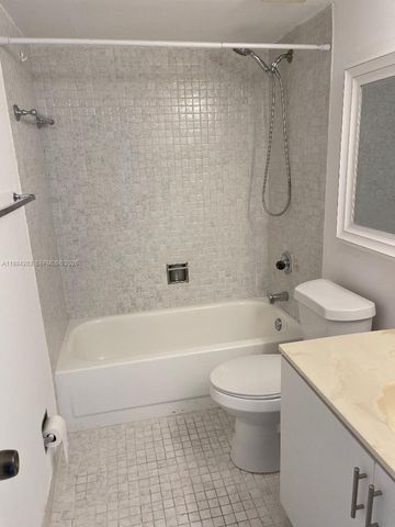 10060 NW 9th St Cir 4, Miami, FL 33172