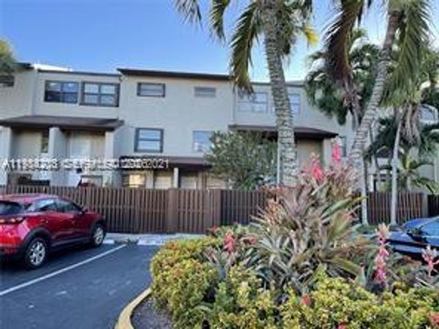 10060 NW 9th St Cir 4, Miami, FL 33172