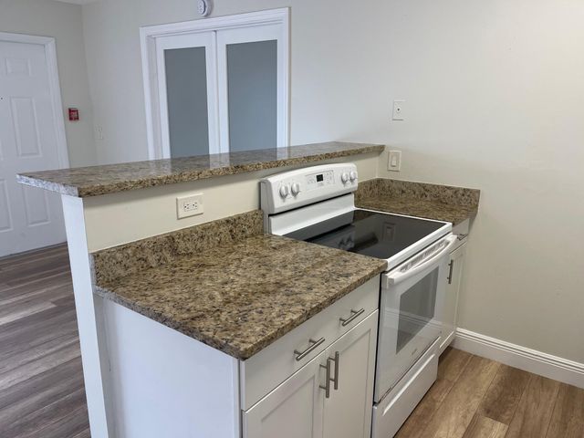 639 Executive Center Drive O-204, West Palm Beach, FL 33401