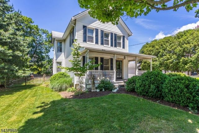 2 Overlook Ave, Peapack Gladstone Boro, NJ 07934