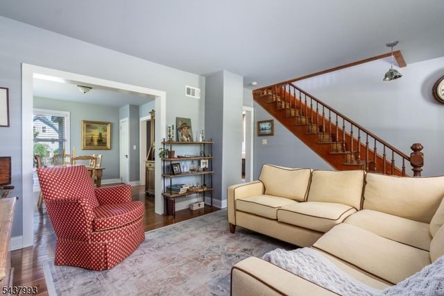 2 Overlook Ave, Peapack Gladstone Boro, NJ 07934