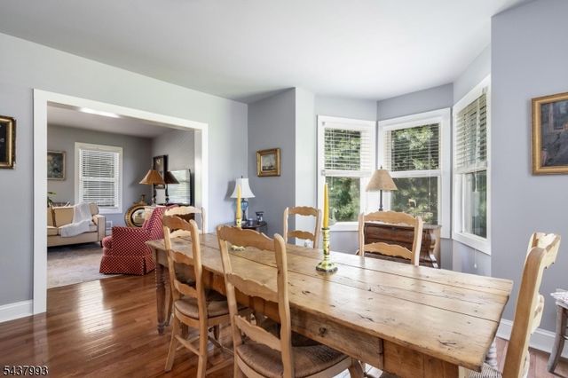 2 Overlook Ave, Peapack Gladstone Boro, NJ 07934