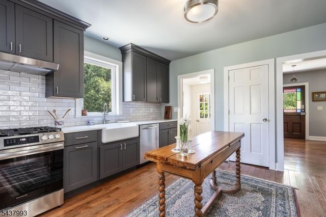 2 Overlook Ave, Peapack Gladstone Boro, NJ 07934