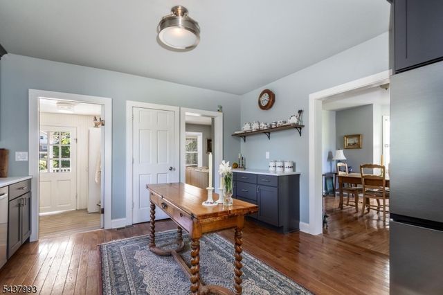 2 Overlook Ave, Peapack Gladstone Boro, NJ 07934