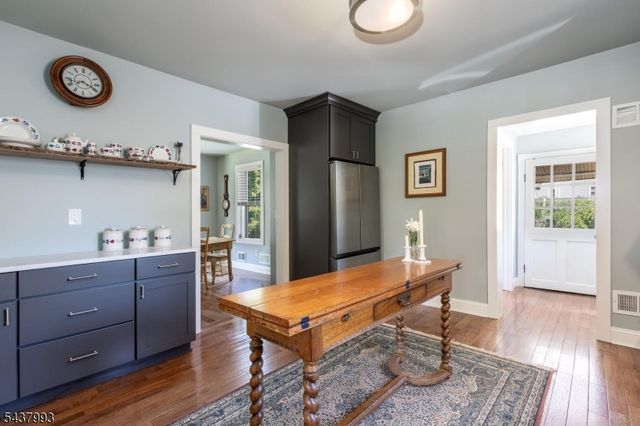 2 Overlook Ave, Peapack Gladstone Boro, NJ 07934