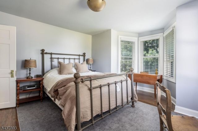 2 Overlook Ave, Peapack Gladstone Boro, NJ 07934