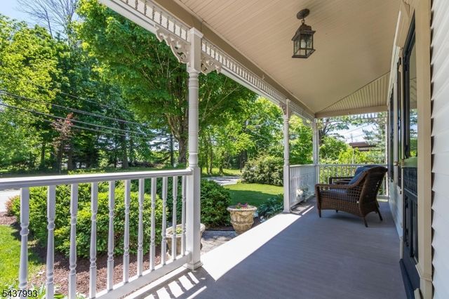 2 Overlook Ave, Peapack Gladstone Boro, NJ 07934