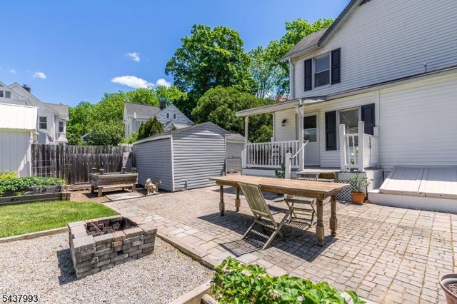 2 Overlook Ave, Peapack Gladstone Boro, NJ 07934