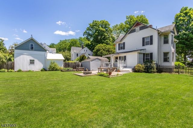 2 Overlook Ave, Peapack Gladstone Boro, NJ 07934