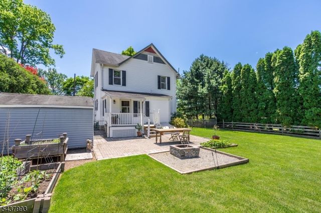 2 Overlook Ave, Peapack Gladstone Boro, NJ 07934