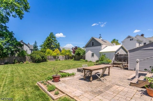 2 Overlook Ave, Peapack Gladstone Boro, NJ 07934