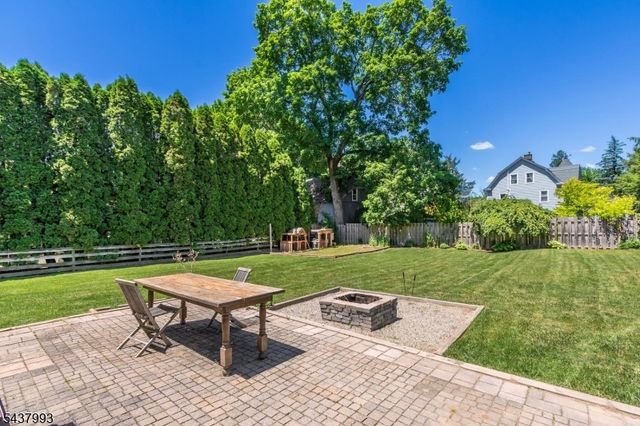 2 Overlook Ave, Peapack Gladstone Boro, NJ 07934