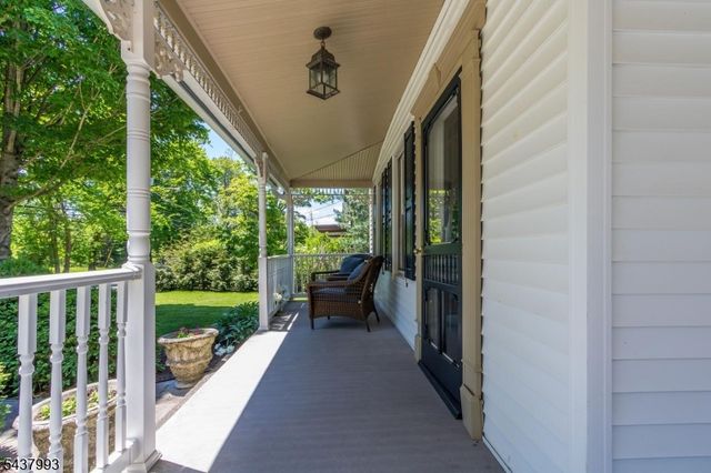 2 Overlook Ave, Peapack Gladstone Boro, NJ 07934