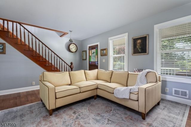 2 Overlook Ave, Peapack Gladstone Boro, NJ 07934