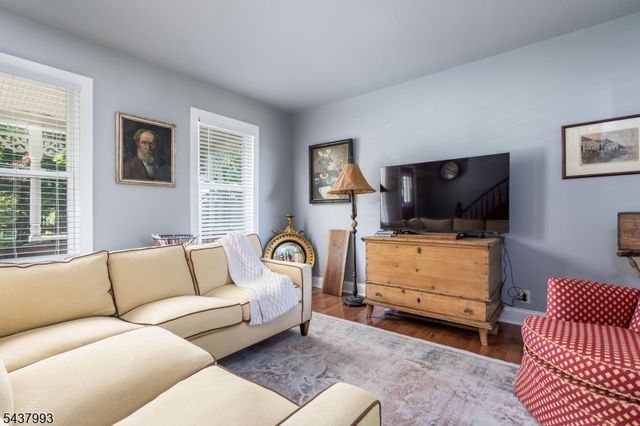 2 Overlook Ave, Peapack Gladstone Boro, NJ 07934