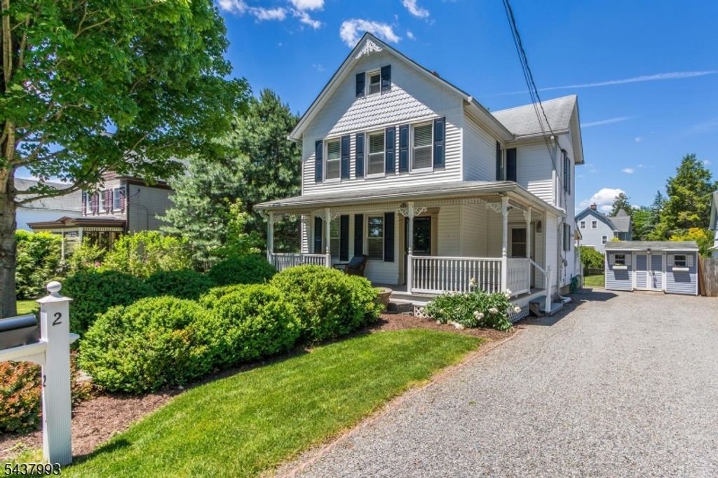 2 Overlook Ave, Peapack Gladstone Boro, NJ 07934