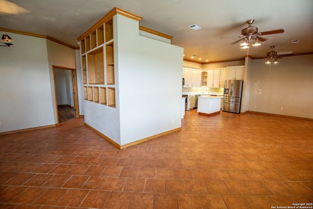 404 Annies Ln, La Vernia, TX 78121